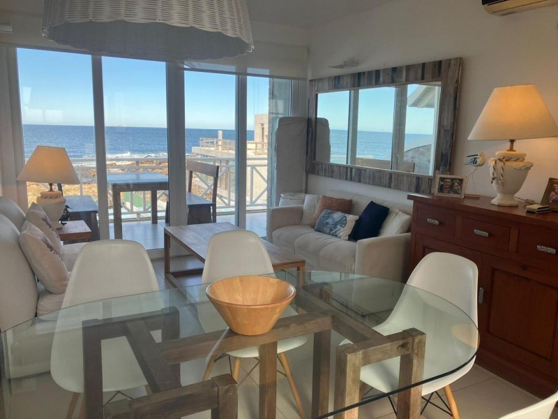 Excelente Penthouse reciclado primera linea frente al mar en Montoya